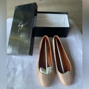 EUC beautiful copper color. Bought them in error. Thought they were narrow width